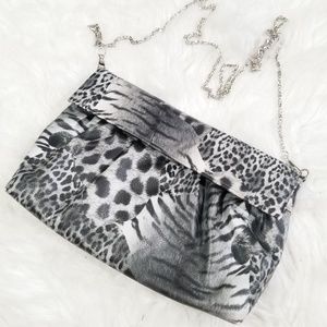 Animal print grey shoulder chain bag.